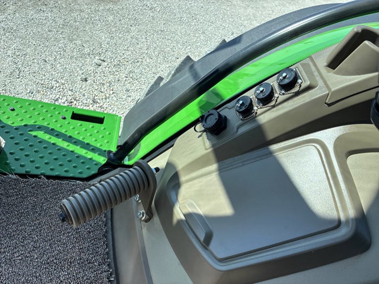 2023-john-deere-8r-370-image-84