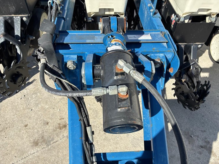 2014-kinze-3000-image-13