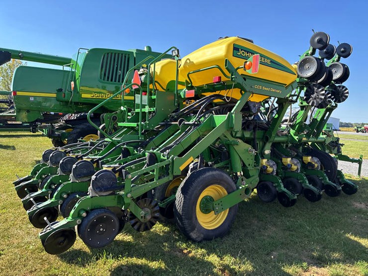 2011-john-deere-1790-image-49