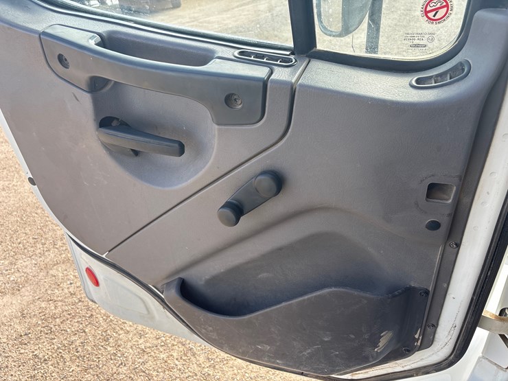 #24576-•-2016-freightliner-image-15