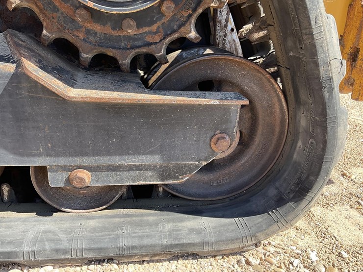 2015-deere-323e-image-22