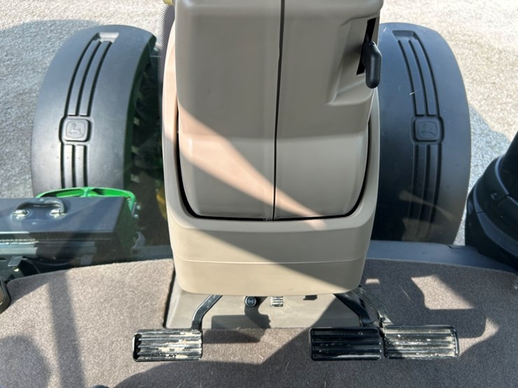 2014-john-deere-8270r-image-43