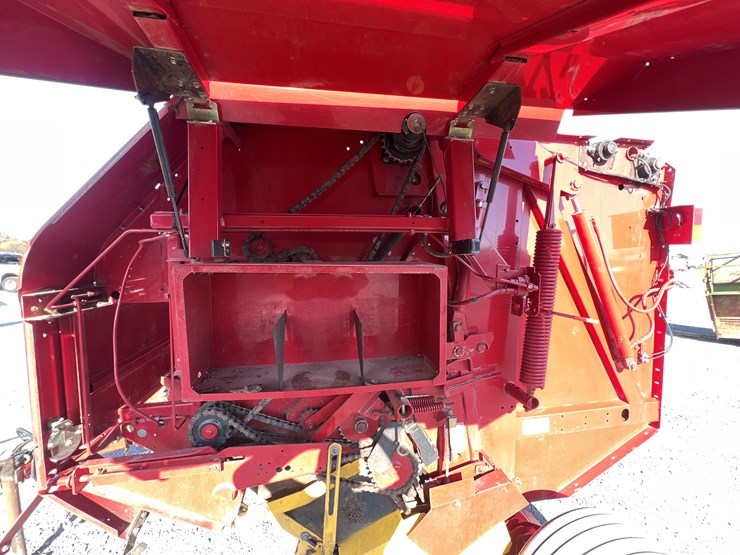 new-holland-br7080-image-13