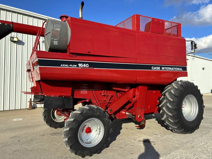1992-case-ih-1640-image-4