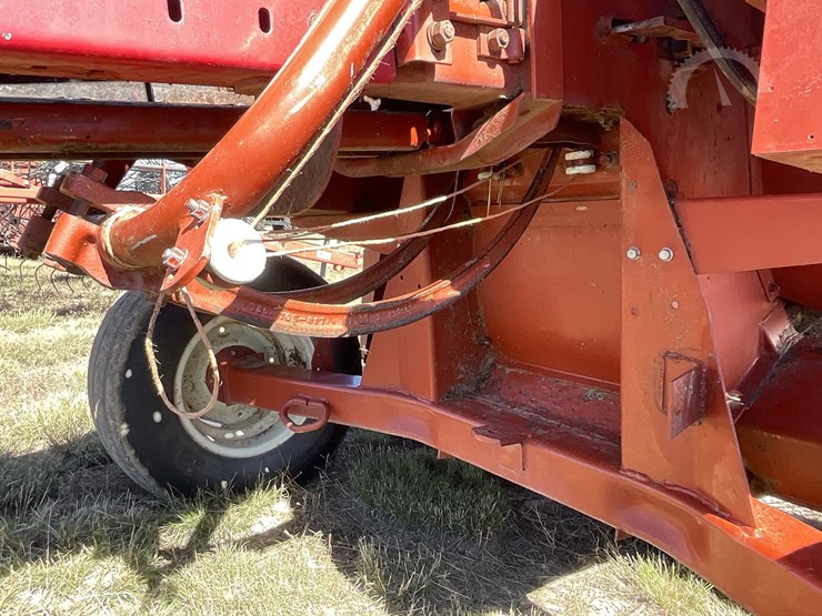 2001-hesston-4590-image-17