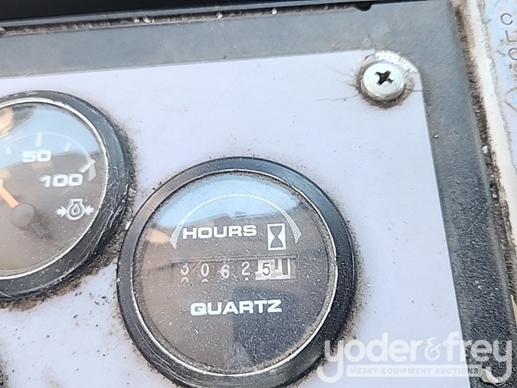 2016-freightliner-m2-106-image-49