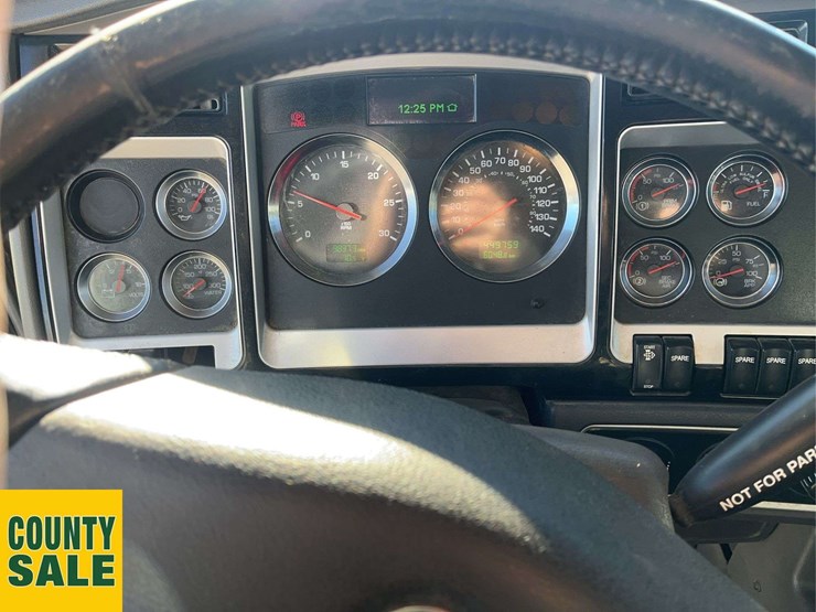 2016-kenworth-t800-image-13