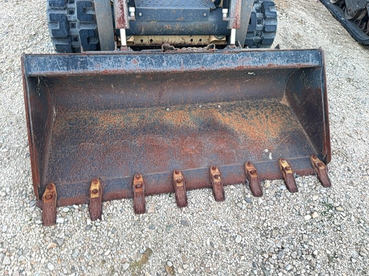 new-holland-c227-image-57