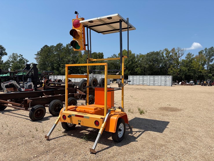 #3477-•-solar-tech-traffic-control-light-image-2