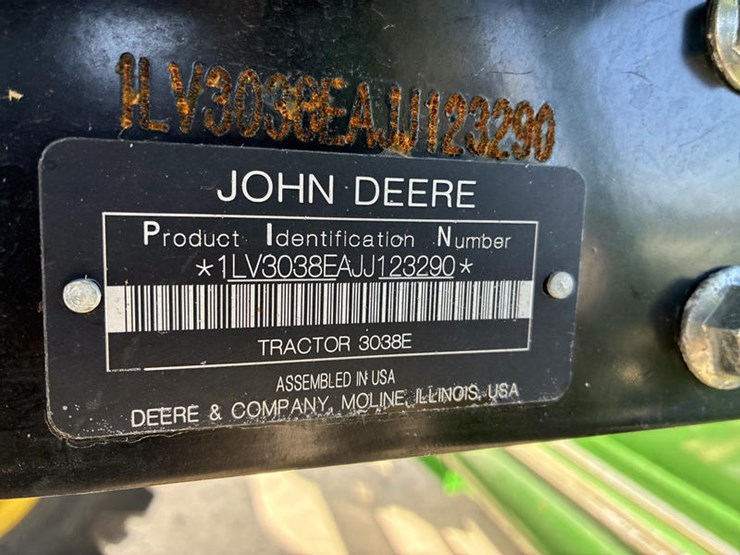 2018-john-deere-3038e-image-2