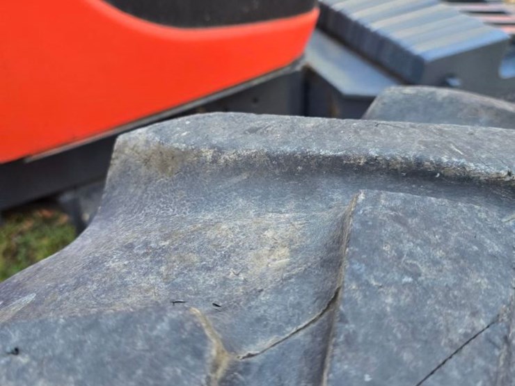 2012-kubota-m108s-image-13