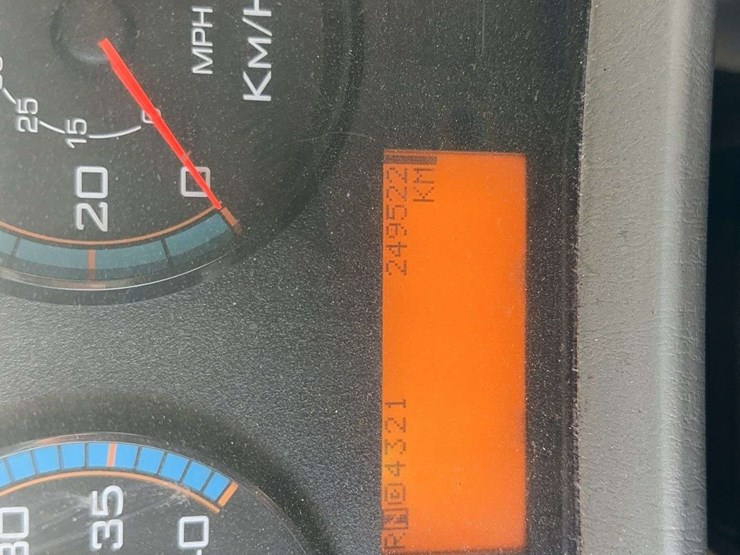 2012-international-7400-image-27