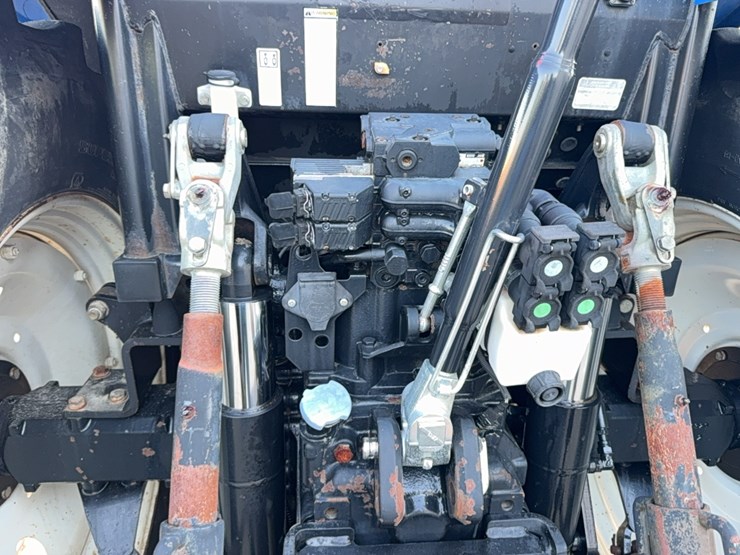 new-holland-t6070-image-50