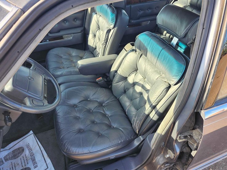 1990-chrysler-new-yorker-fifth-avenue-image-17