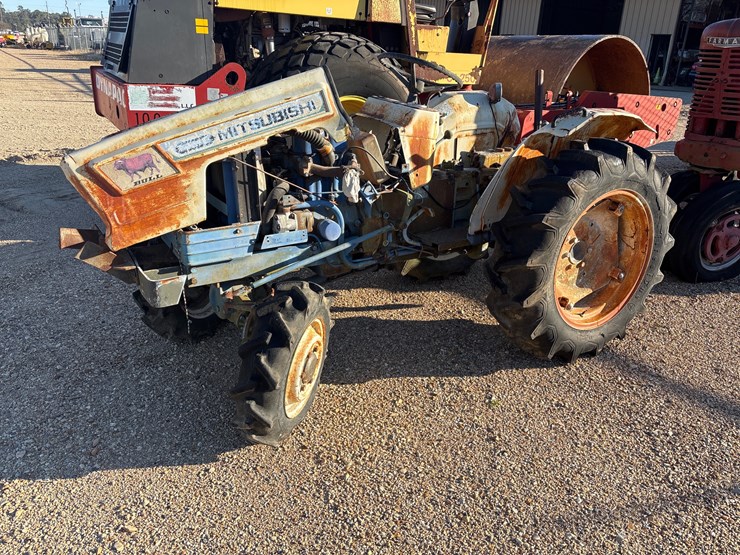 #24691-•-mitsubishi-farm-tractor-|-parts-or-repair-image-1