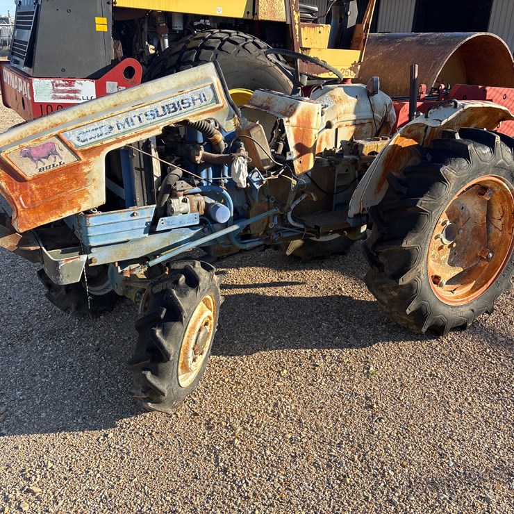 #24691 • MITSUBISHI FARM TRACTOR | PARTS OR REPAIR