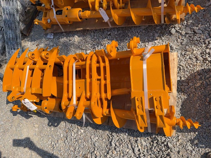 mini-excavator-attachment-set-(8-piece-kit)-image-2