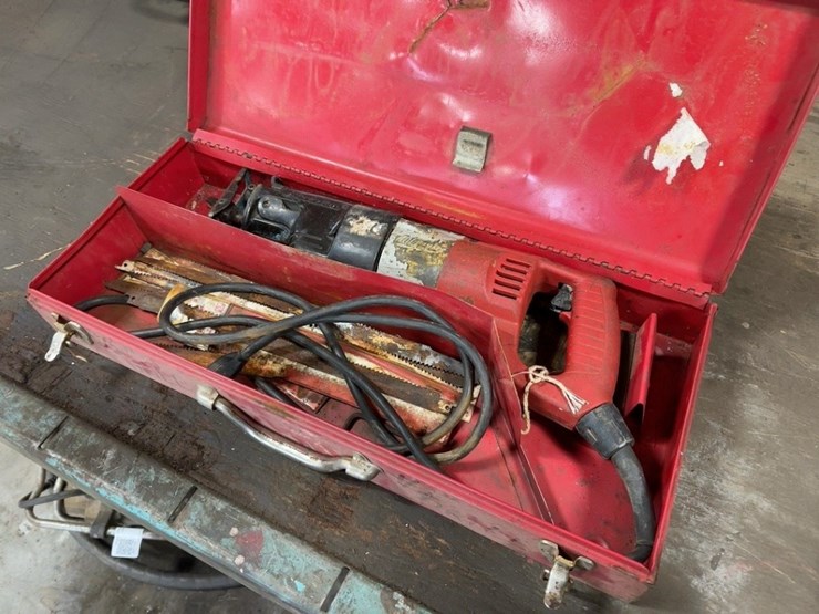 milwaukee-electric-sawzall-image-2