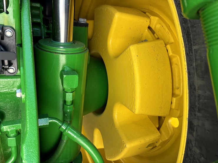 2023-john-deere-8r-370-image-64