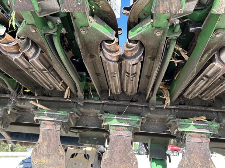 2021-john-deere-c18f-image-50