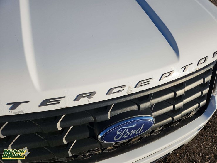 2017-ford-explorer-image-32