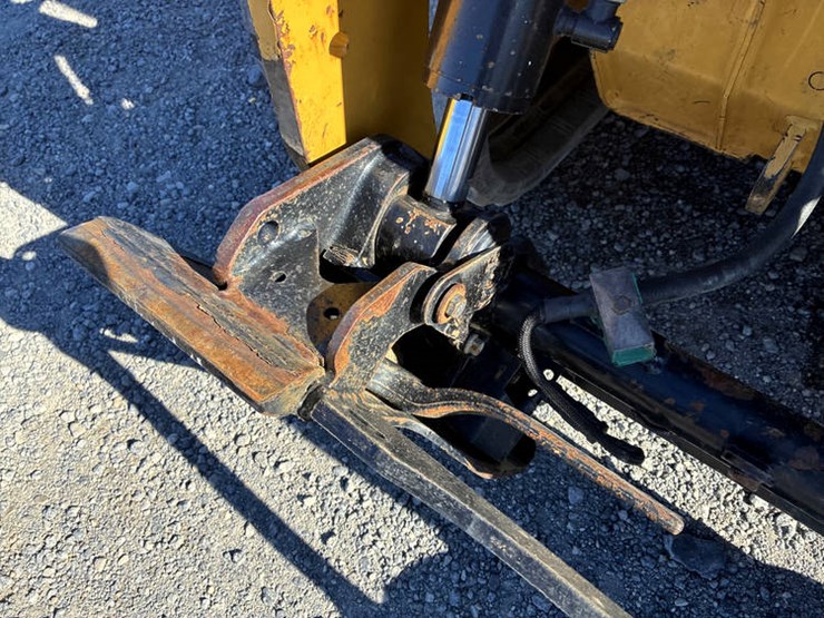 2018-caterpillar-259d-image-6