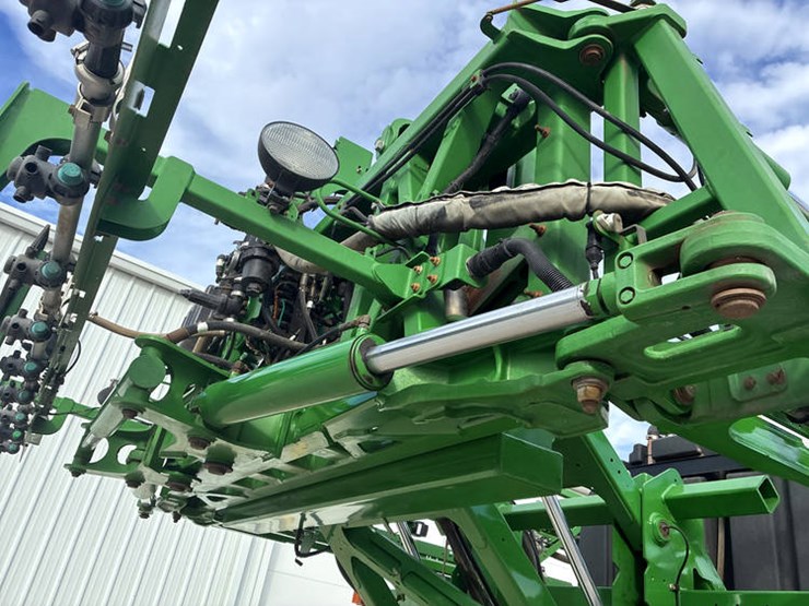 2014-john-deere-r4038-image-30