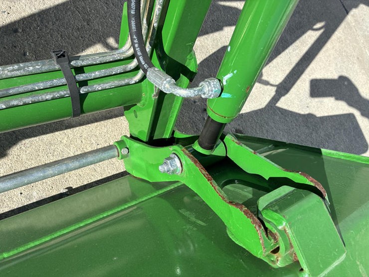 2018-john-deere-3038e-image-14