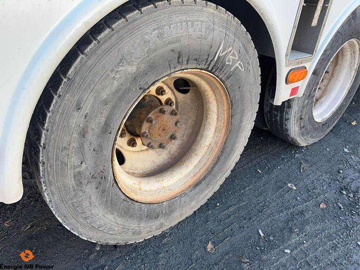 2012-international-7400-image-11