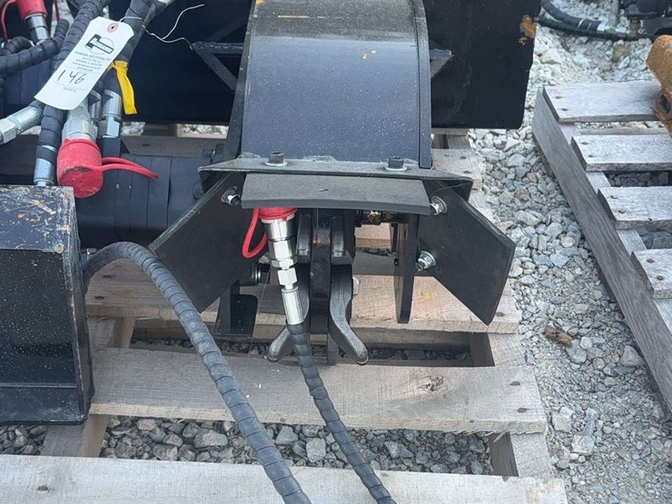 mini-skid-steer-stump-grinder-image-9