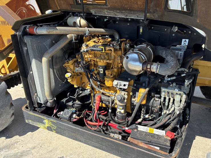 2015-caterpillar-tl943c-image-50