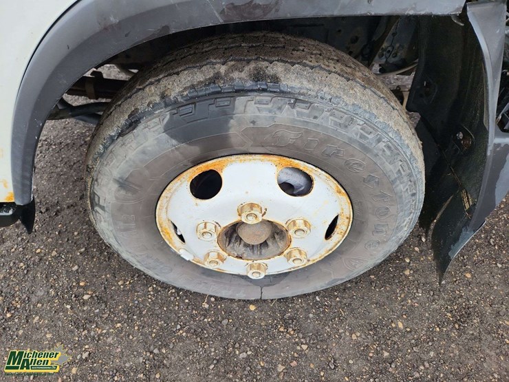 2009-isuzu-npr-image-25