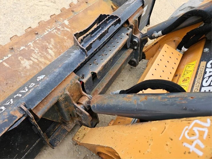 #3068-•-case-sr280-skid-loader-image-12