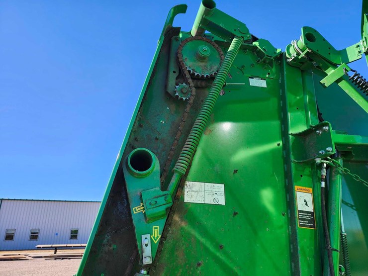 2023-john-deere-560m-image-19