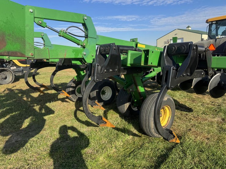 john-deere-2700-image-17