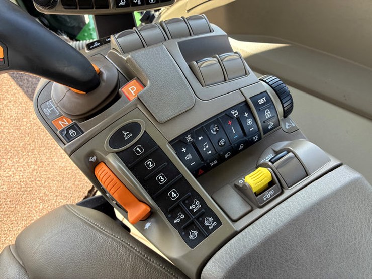 2023-john-deere-8r-370-image-80