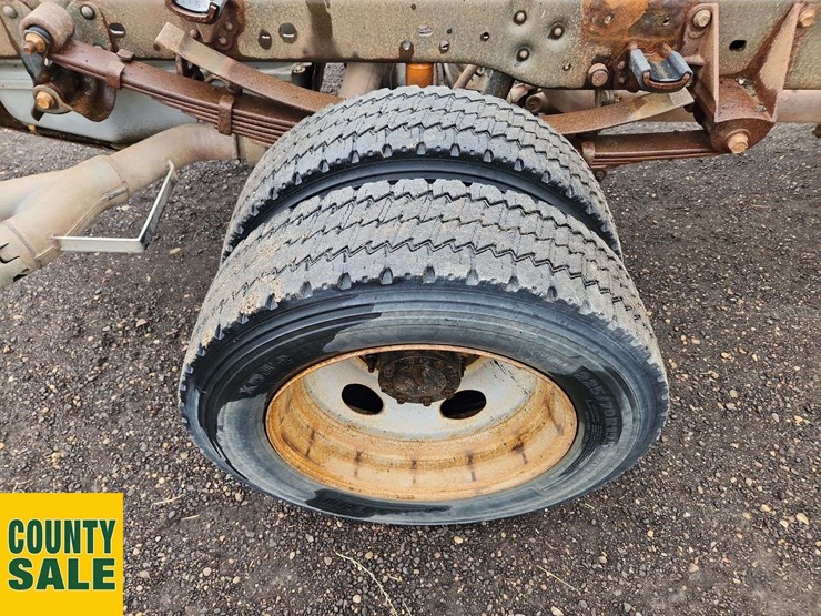 2013-ford-f550-image-32