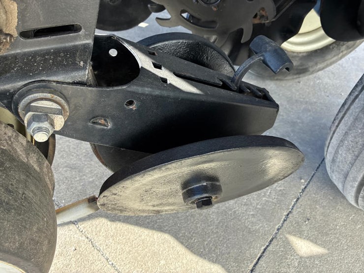 2014-kinze-3000-image-60