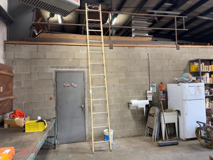 14'-fiberglass-ladder-image-2