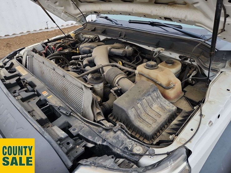 2013-ford-f550-image-30