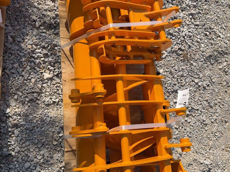 mini-excavator-attachment-set-(8-piece-kit)-image-4