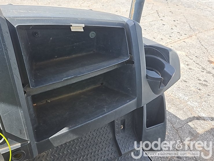 2018-club-car-carryall-1700-image-17