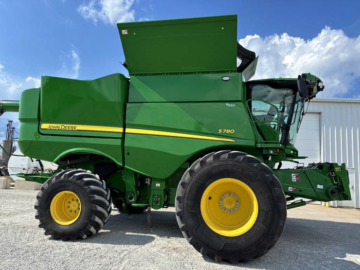 2023-john-deere-s780-image-3
