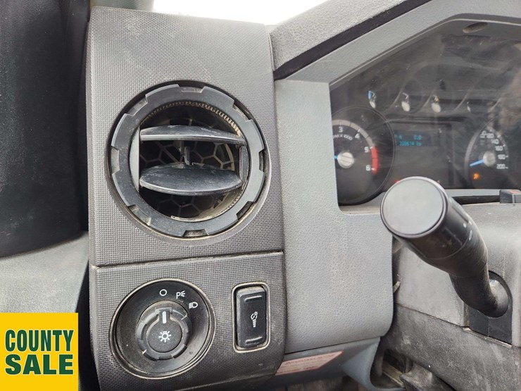 2013-ford-f550-image-16