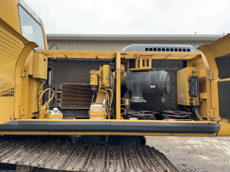 2004-caterpillar-330cl-hydraulic-excavator-image-32