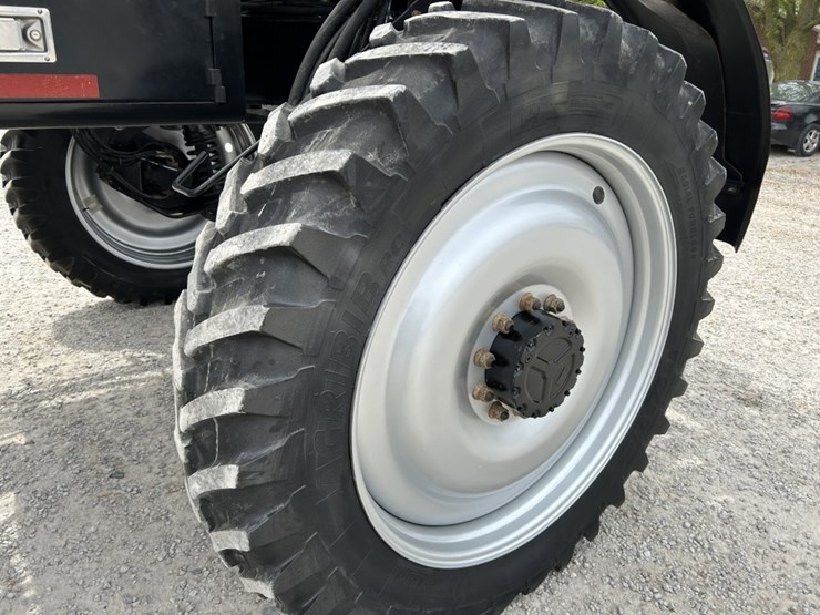 2014-case-ih-3200b-image-73