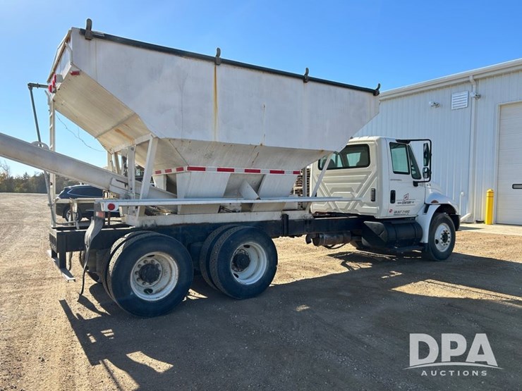 2005-ihc-4400-dry-tender-truck-(cp1274,-unit-ag706)-image-11