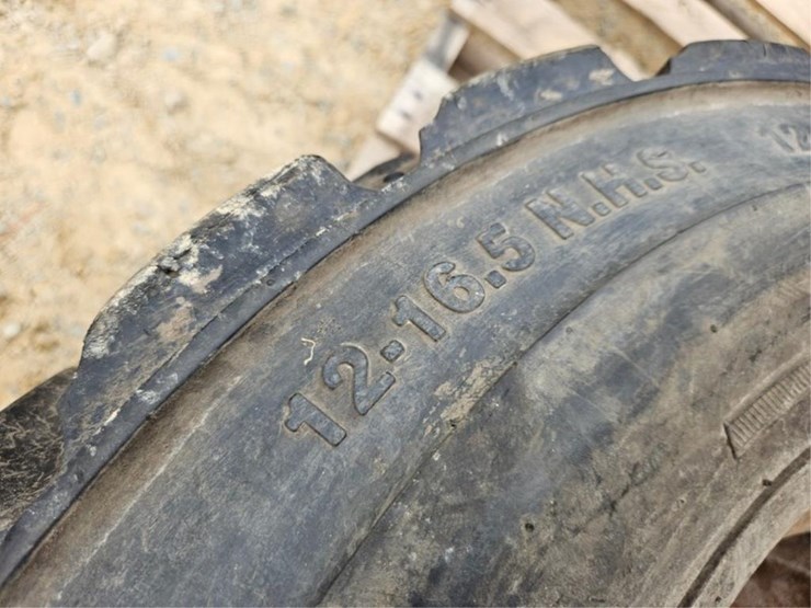 #3084-•-(3)-12-16.5tires-image-10