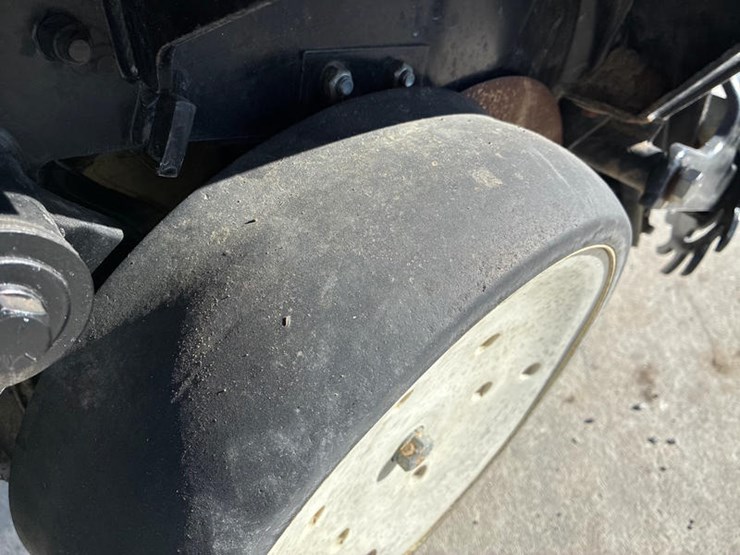 2014-kinze-3000-image-25