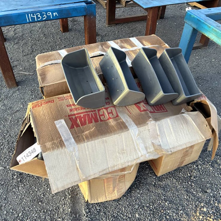 #114477 • 4 CASES GRAIN LEG BKTS